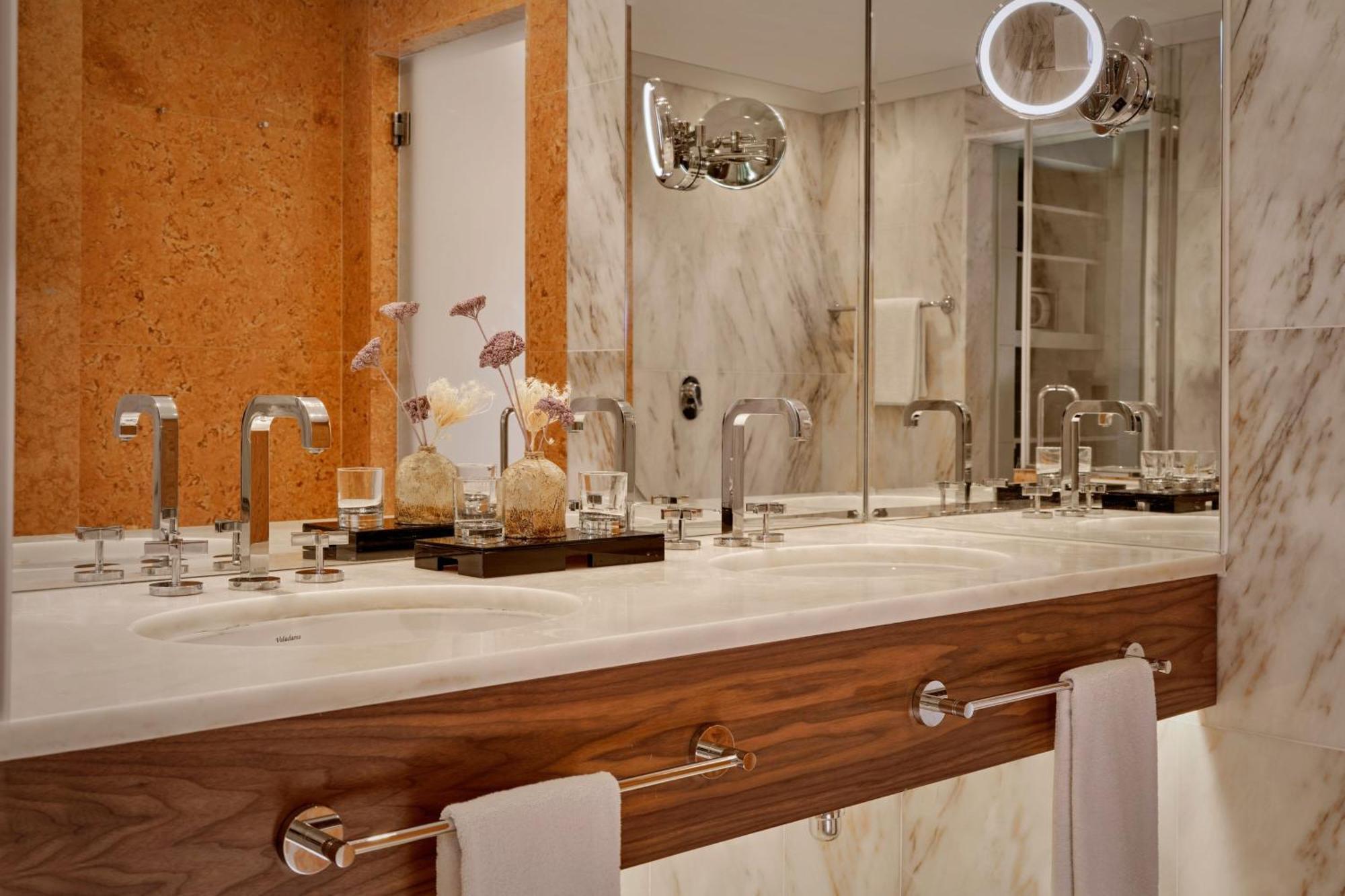 Suite Junior con vistas al complejo - 1 cama extragrande o 2 individuales