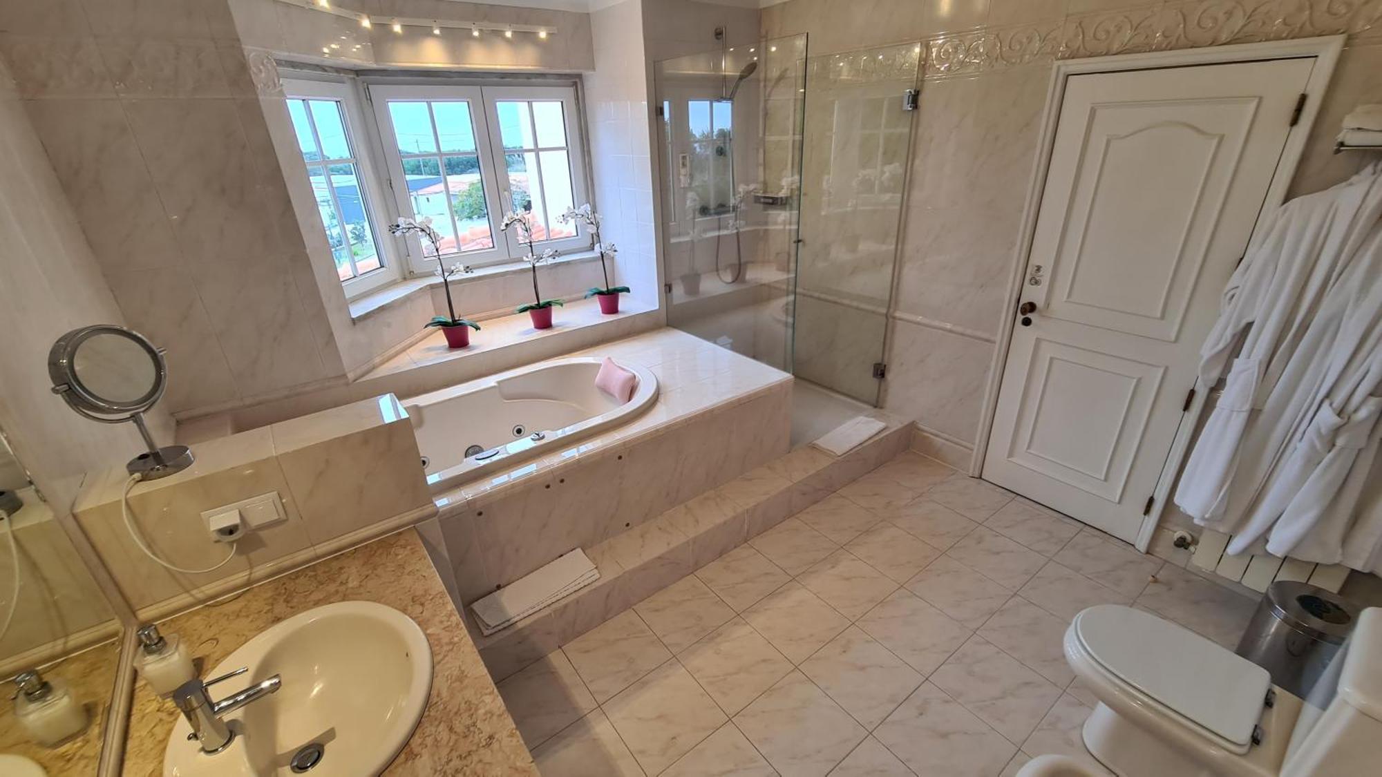 Two-Bedroom Suite,1743056254:JPEG